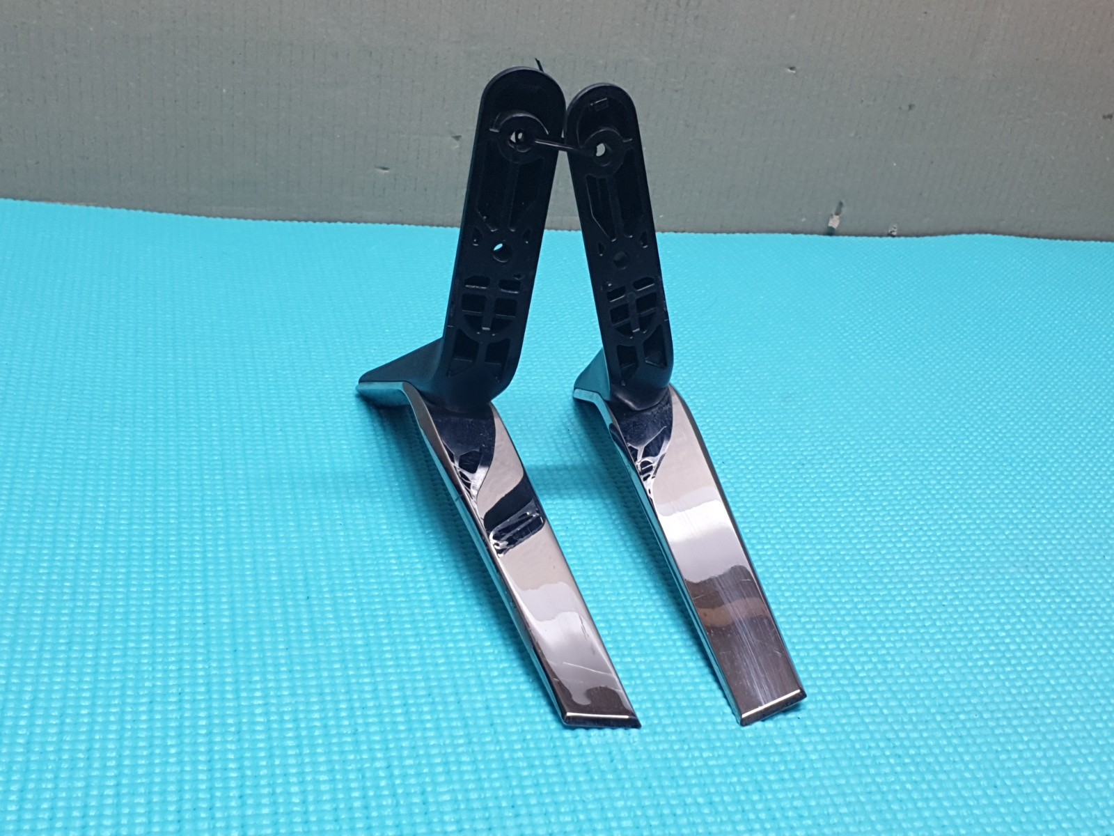 COMPLETE ORIGINAL BASE STAND FEET LEGS 55LB670V 55LB671 TV + SCREWS MAM63104201 - Image 2