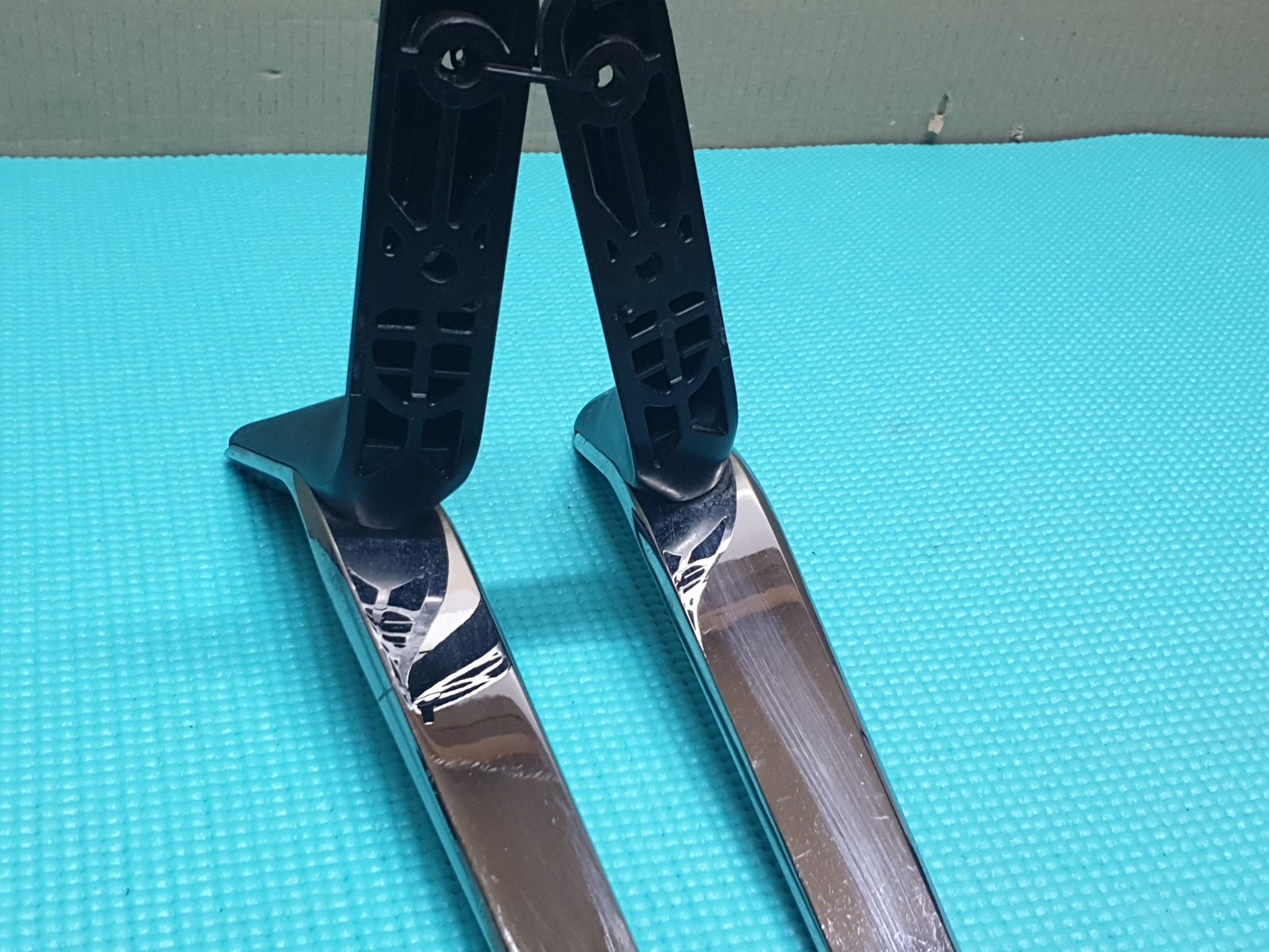 COMPLETE ORIGINAL BASE STAND FEET LEGS 55LB670V 55LB671 TV + SCREWS MAM63104201 - Image 3