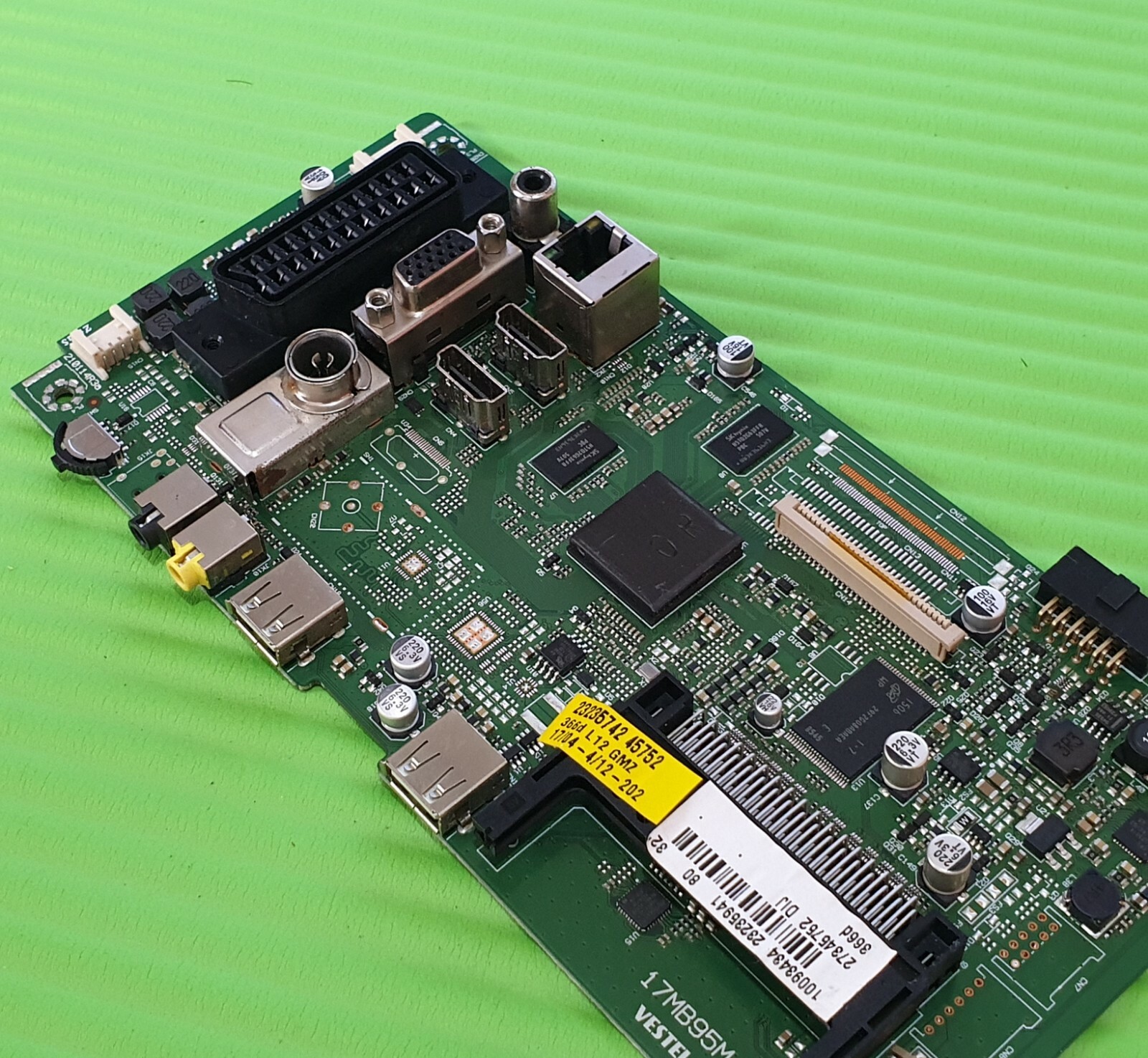 MAIN BOARD FOR DIGIHOME 32272SM-HD 32" TV 17MB95M 23235941 SCREEN:HV320WHB-N00 - Image 3