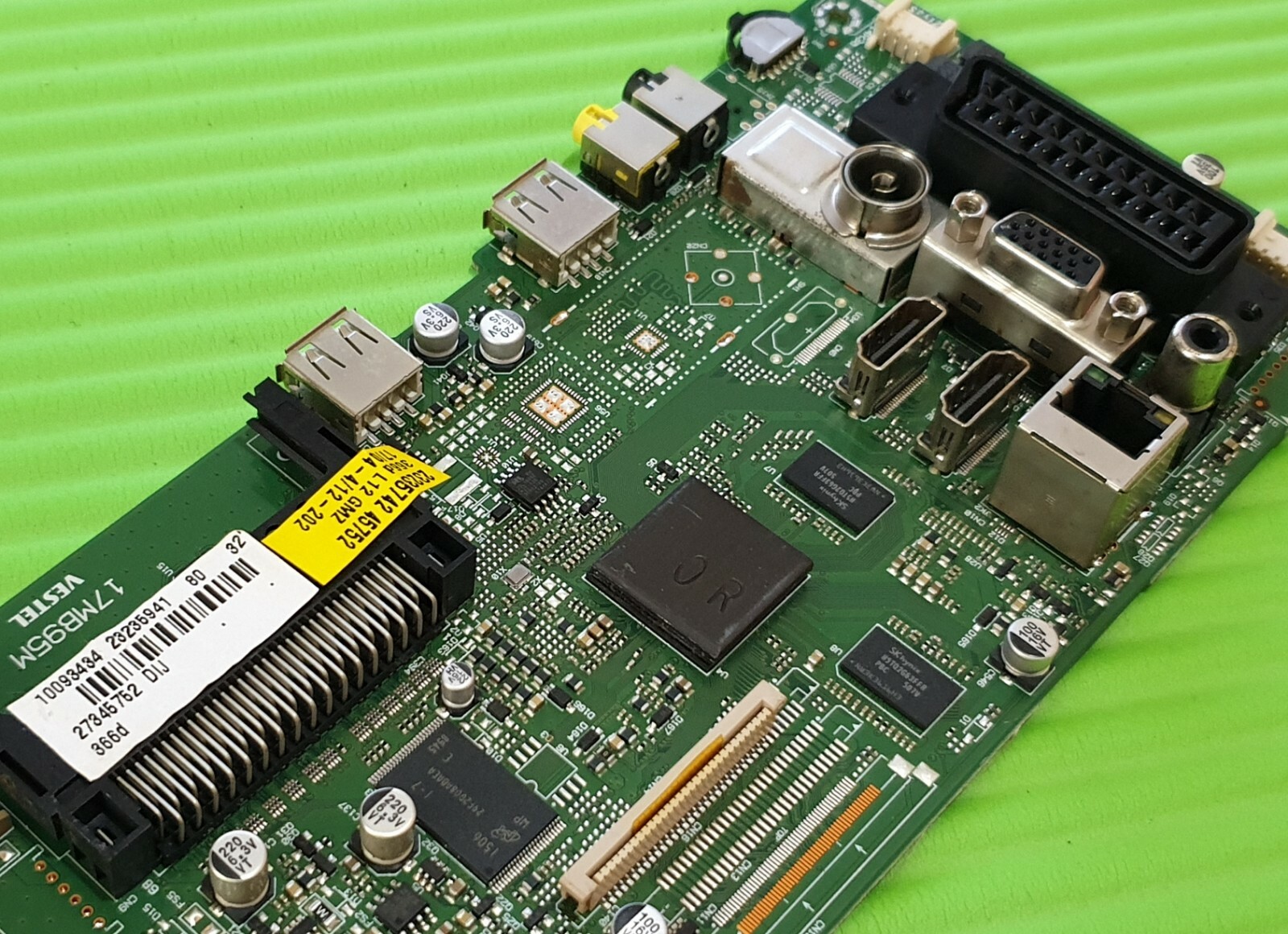 MAIN BOARD FOR DIGIHOME 32272SM-HD 32" TV 17MB95M 23235941 SCREEN:HV320WHB-N00 - Image 4