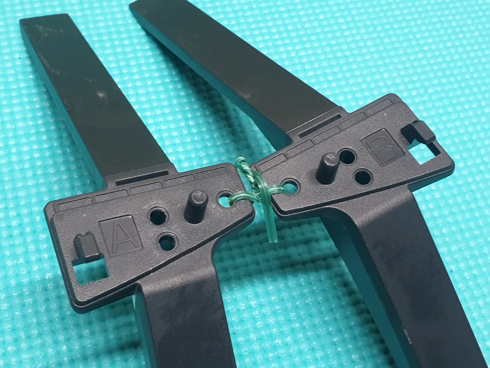 TABLETOP STAND BASE LEGS FOR LG 60UJ651V 65UJ651V 60UJ630V 65UJ630V TV + SCREWS - Image 4