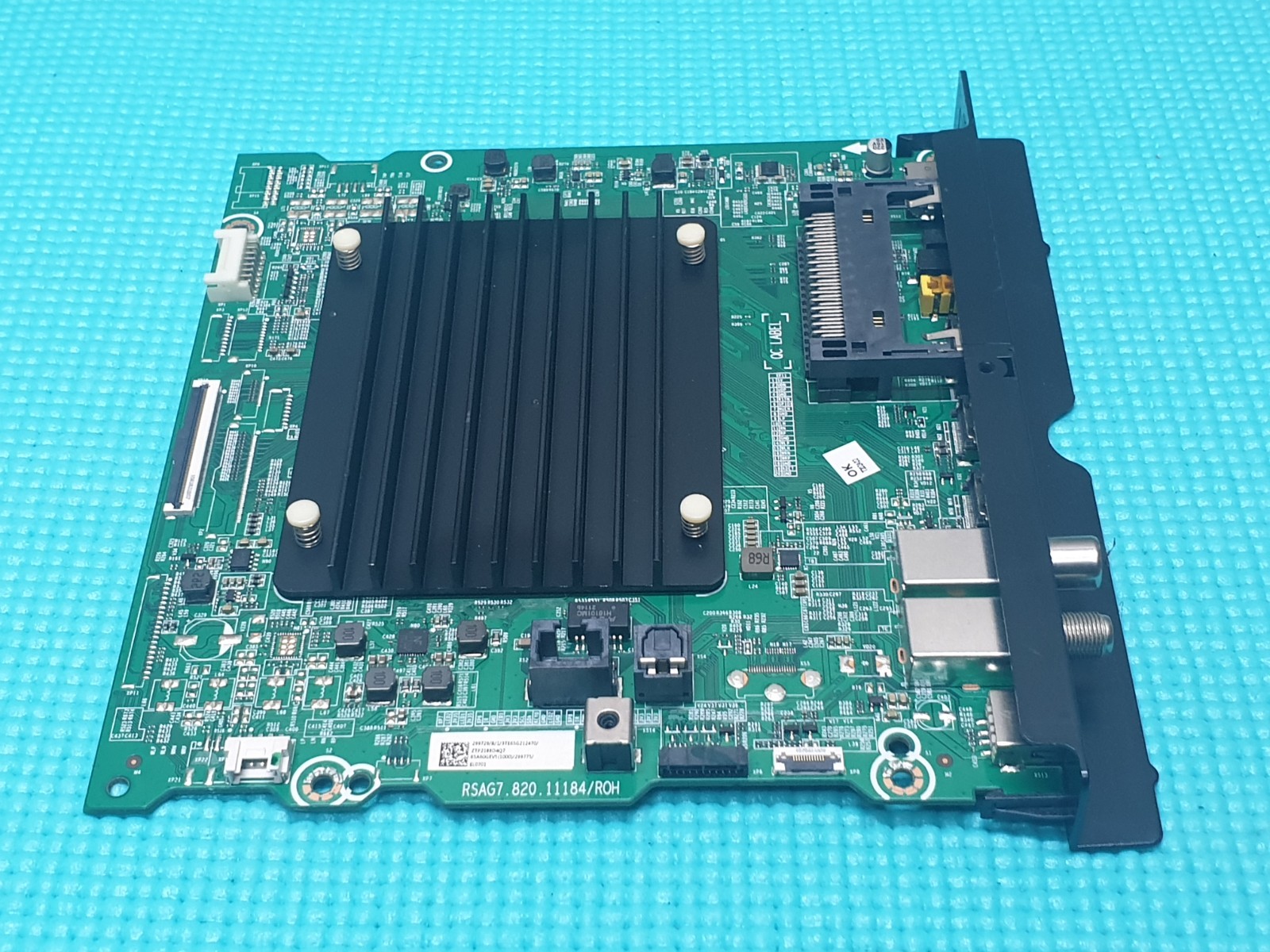 MAIN AV BOARD MB HISENSE 65A7GQTUK TV RSAG7.820.111184/ROH SCREEN:HV650QVB-F70