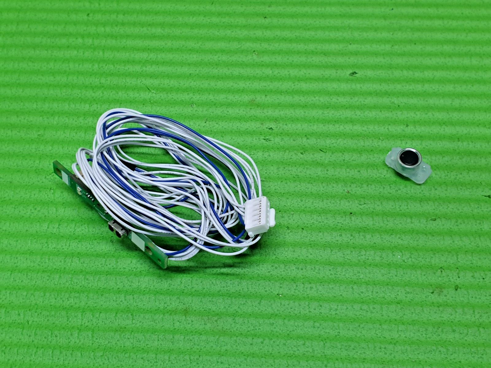 IR REMOTE CONTROL SENSOR UNIT TOSHIBA 65UK3163DB 65" TV 17LD201 100818R1 E230225 - Image 2