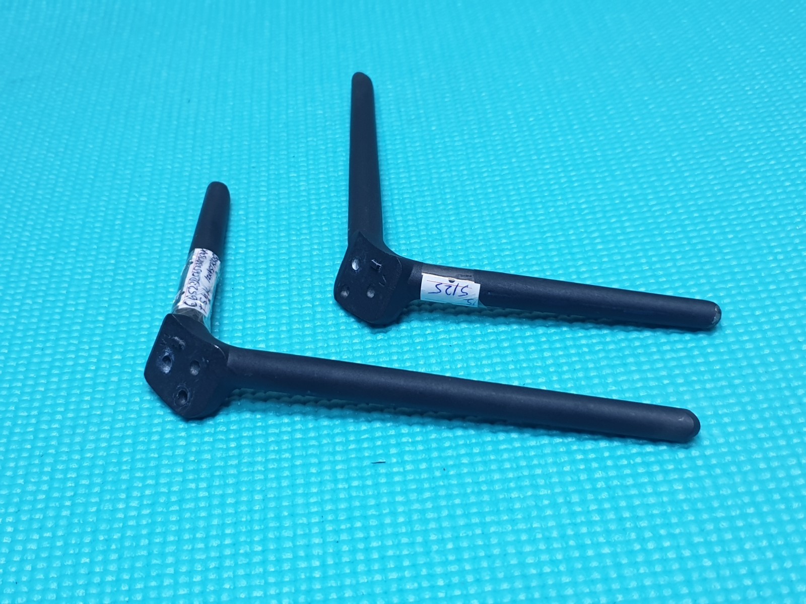 TABLETOP STAND BASE LEGS FOR CELLO C6523RTS4K/ZK4STR3256 TV + SCREWS