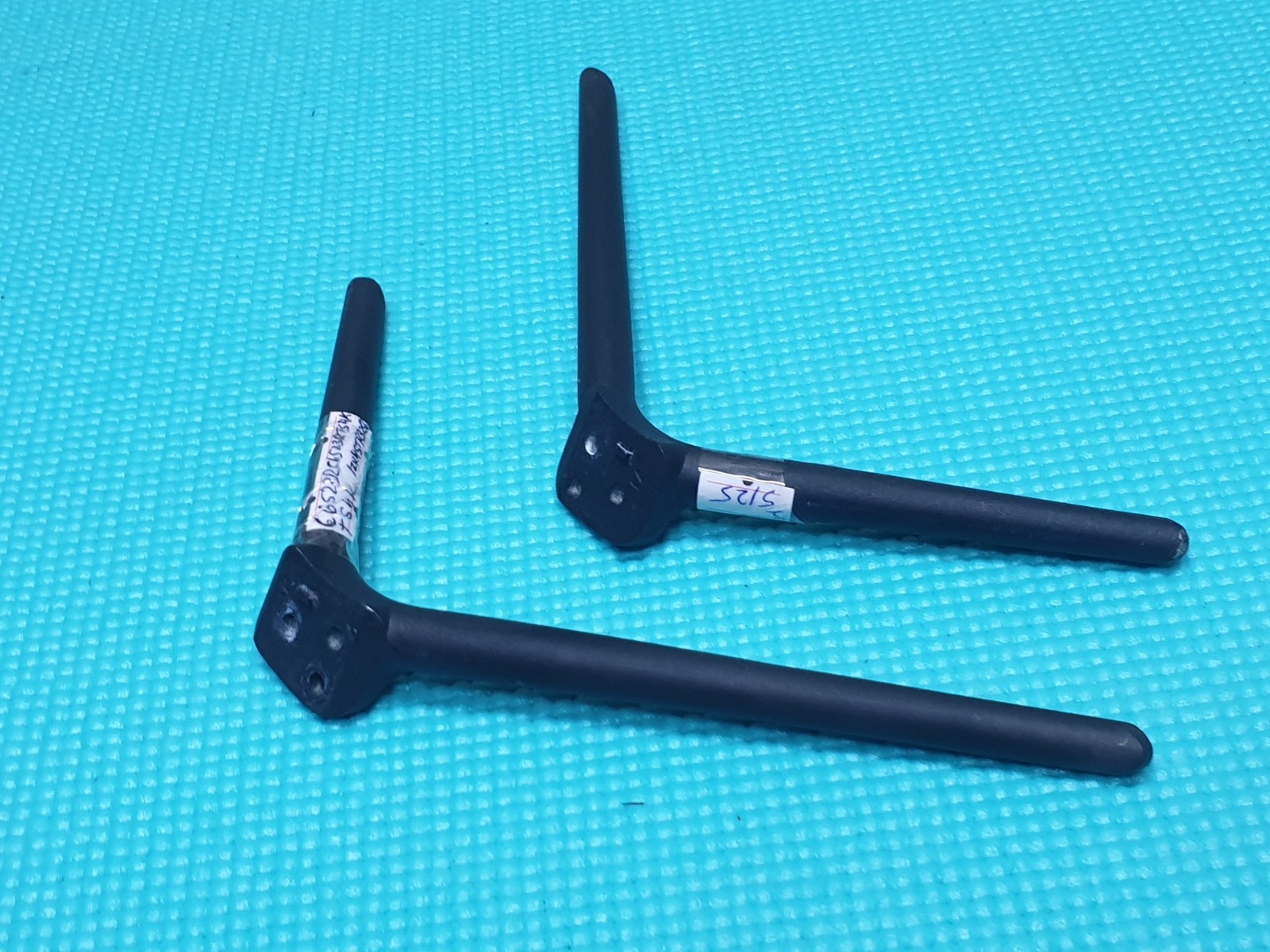 TABLETOP STAND BASE LEGS FOR CELLO C6523RTS4K/ZK4STR3256 TV + SCREWS - Image 2