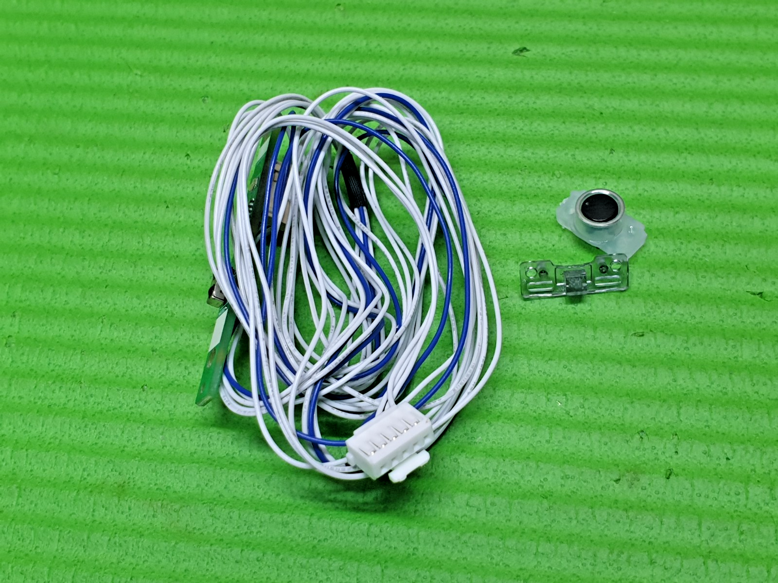 IR REMOTE CONTROL SENSOR UNIT TOSHIBA 65UK3163DB 65" TV 17LD201 100818R1 E230225 - Image 3