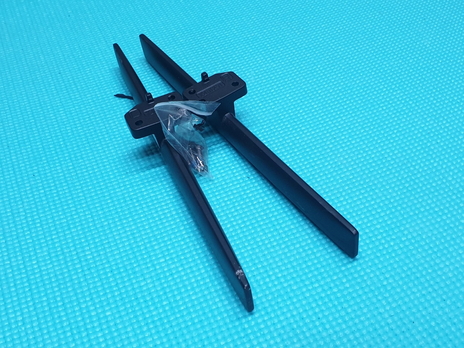 COMPLETE ORIGINAL BASE STAND FEET PHILIPS 70PUS7505/12 70" TV X20T8471 + SCREWS - Image 2