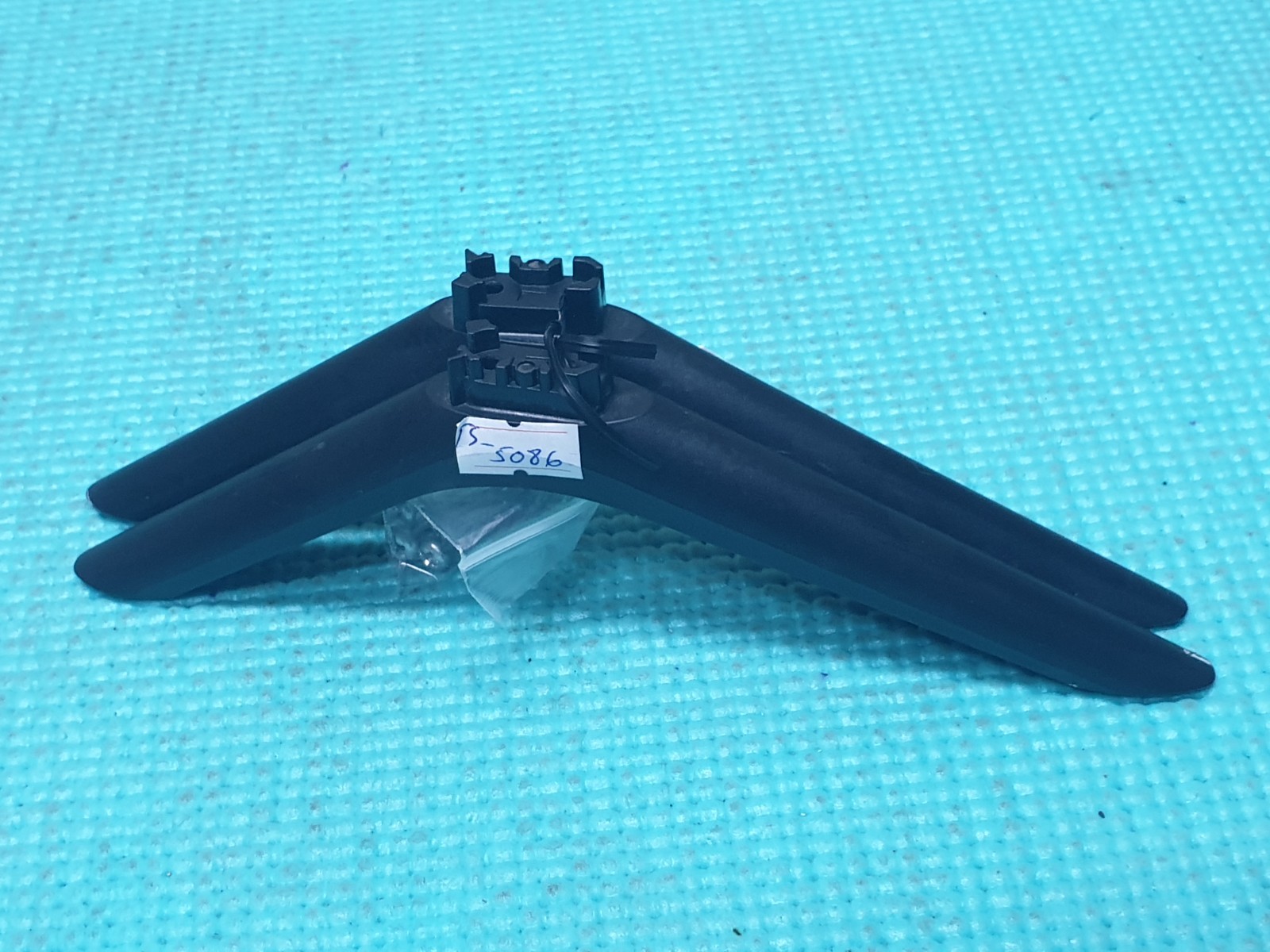 TABLETOP STAND BASE LEGS FOR HISENSE H40B5600 H40B5600UK 40" LED TV L/R - Image 3