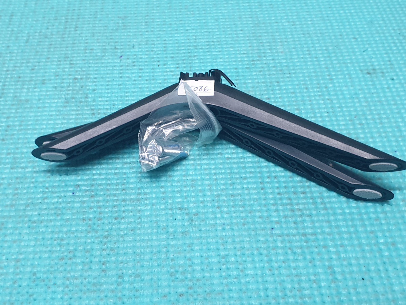 TABLETOP STAND BASE LEGS FOR HISENSE H40B5600 H40B5600UK 40" LED TV L/R - Image 4