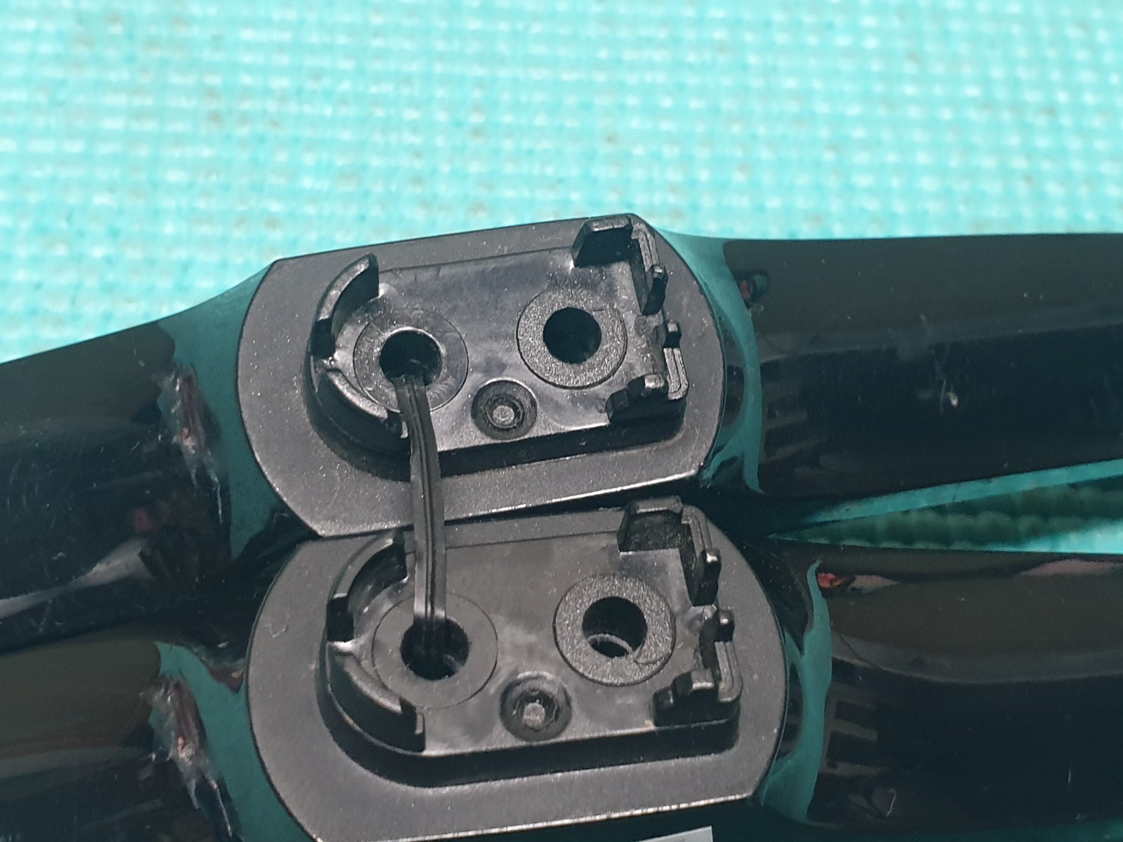 TABLETOP STAND BASE LEGS FOR HISENSE H49N5500UK H55N5500UK H49N5500UK LED TV - Image 4