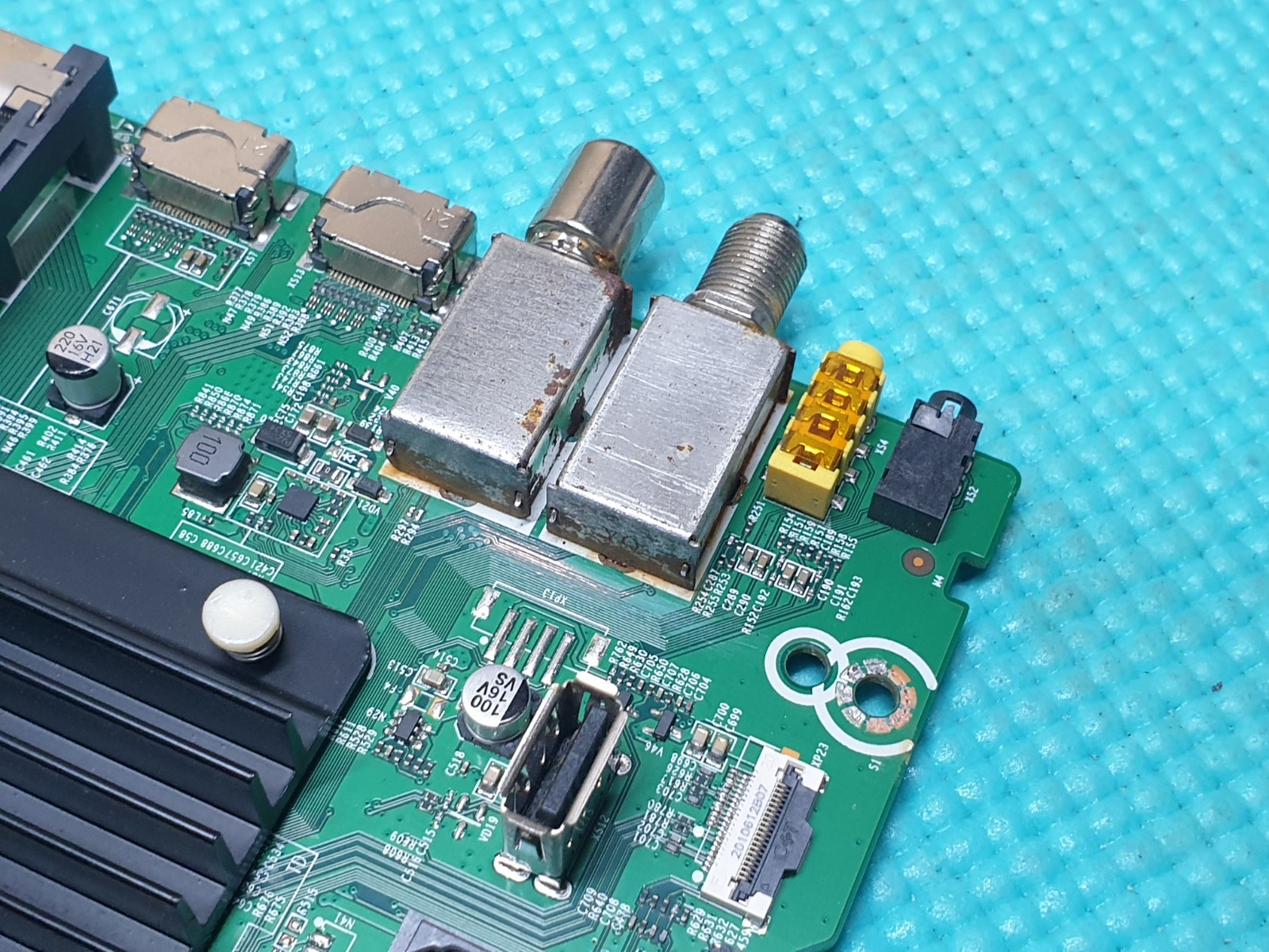 MAIN AV BOARD MB HISENSE 55U8HQTUK LED TV RSAG7.820.11959/ROH SCREEN:HV500QUB - Image 4