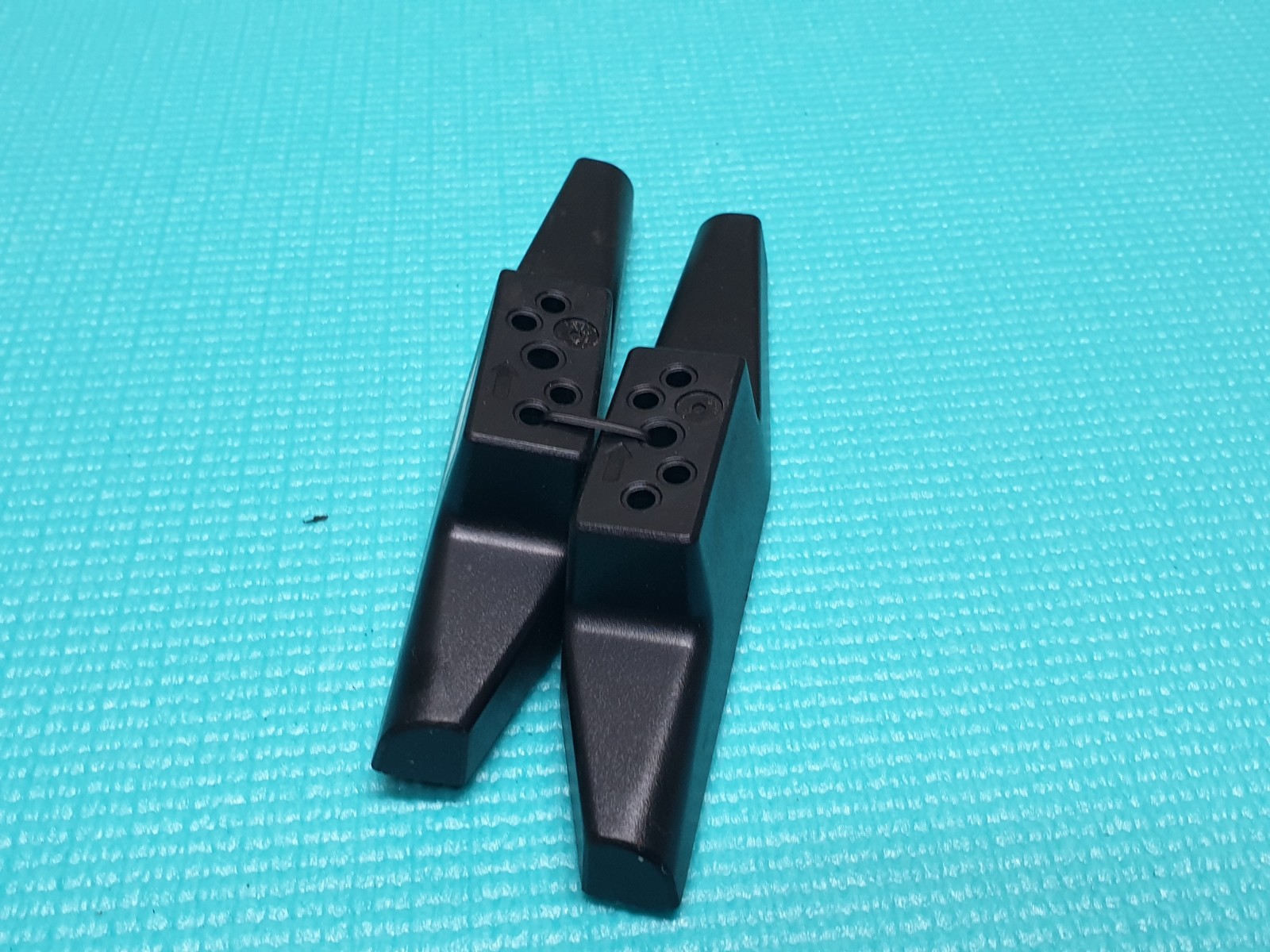 COMPLETE ORIGINAL BASE STAND FEET LEGS FOR JVC LT-32CF230 TV + SCREWS 23866861 - Image 3