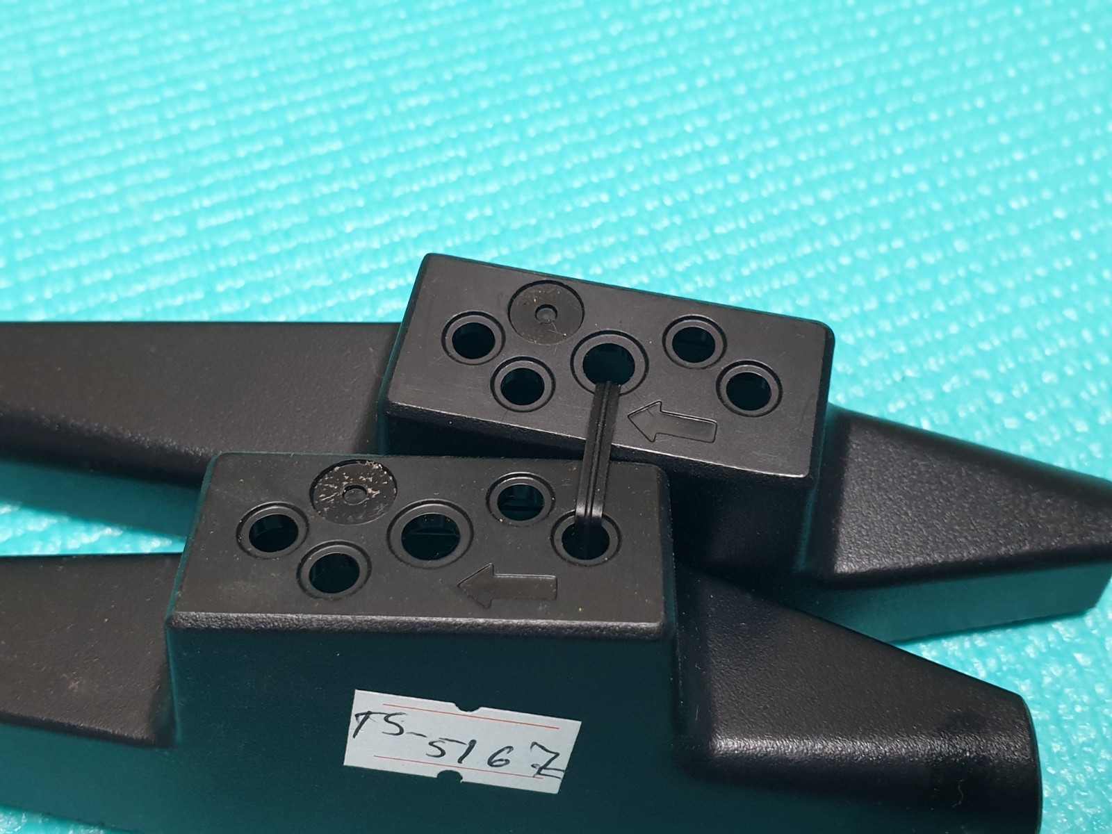 COMPLETE ORIGINAL BASE STAND FEET LEGS FOR JVC LT-32CF230 TV + SCREWS 23866861 - Image 4