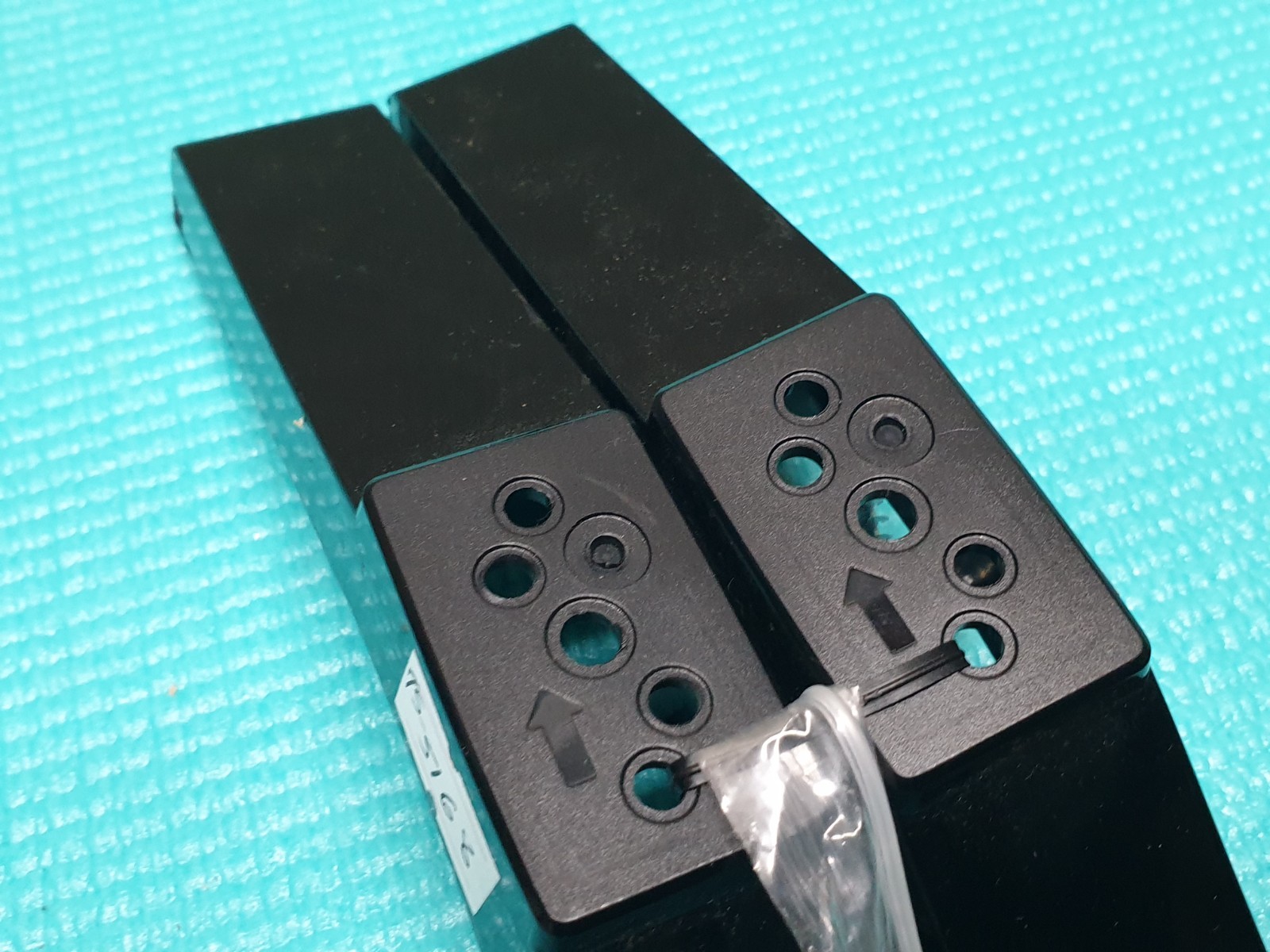 COMPLETE ORIGINAL BASE STAND FEET LEGS FOR 32LV2E63DB 32" TV + SCREWS 23866861 - Image 5
