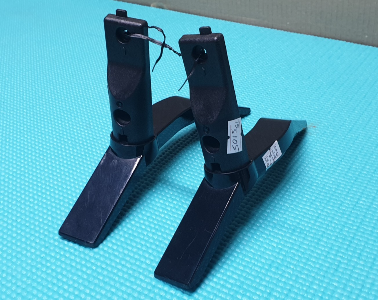 TABLETOP STAND BASE LEGS JTC0132005B JT0132005B/01 JTC132006 32WL2A63DB TV - Image 3