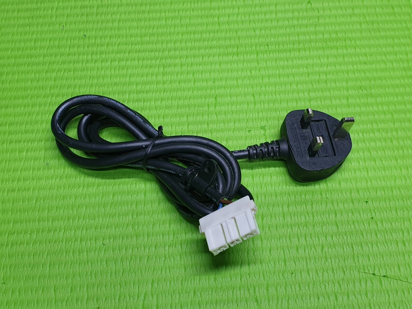 UK 3 PIN PLUG AC POWER CABLE LEAD FOR SAMSUNG UE40B7000WW UE40B7020WW LED TV