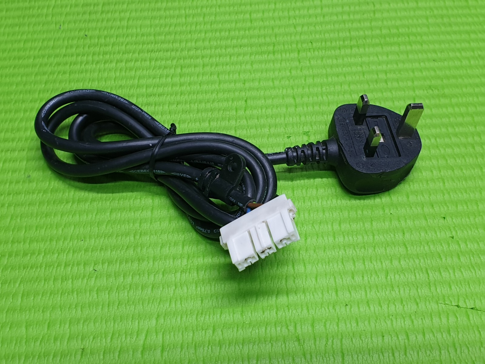 UK 3 PIN PLUG AC POWER CABLE LEAD FOR SAMSUNG UE40B7000WW UE40B7020WW LED TV - Image 2